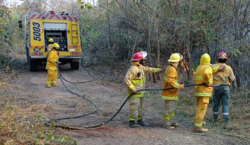 64089-defensa-civil-intercedio-en-varios-incendios-forestales-en-distintos-puntos-de-la-provincia