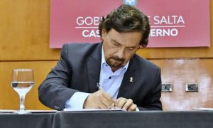 96360-el-gobernador-saenz-anuncio-que-la-provincia-pagara-con-recursos-propios-el-fondo-de-incentivo-docente-20240625113532 (1)