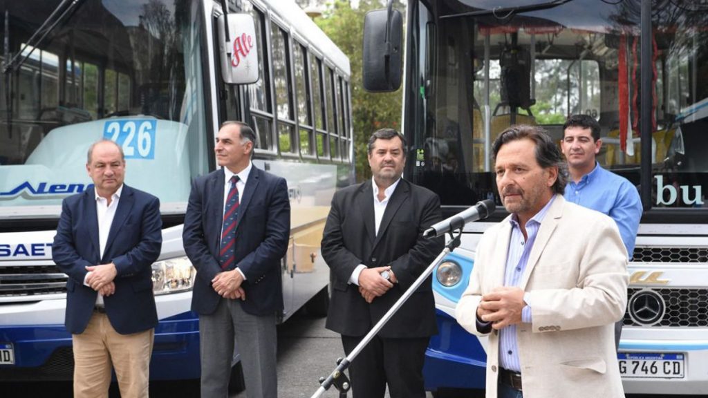 97914-saeta-sumo-94-coches-o-km-el-gobernador-saenz-encabezo-la-presentacion-oficial