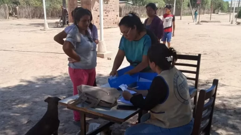 100149-el-registro-civil-entrego-ejemplares-de-dni-tramitados-a-comunidades-originarias-del-norte-provincial