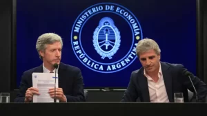 luis-caputo-y-el-presidente-del-banco-central-santiago-bausili-20240110-1735485 (1)