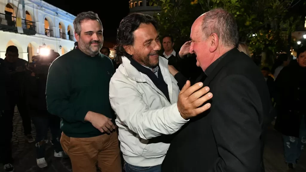 101187-gustavo-saenz-honro-la-memoria-del-papa-francisco-era-el-papa-del-pueblo-el-papa-de-la-gente (1)
