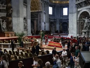 funeral-papa-francisco-basilica-san-pedro (1)