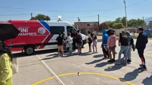 104483-el-movil-del-registro-civil-llega-a-los-barrios-el-milagro-20-de-febrero-y-san-benito