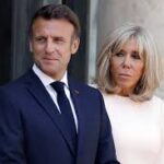 La Nación  / Empieza en Francia un juicio contra 10 personas por difundir la teoría falsa que dice que Brigitte Macron es un hombre