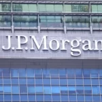 ámbito   / J.P. Morgan anticipa una baja del riesgo país tras el triunfo de Javier Milei en las elecciones