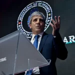 infobae   / El Gobierno pagará hoy con reservas USD 1.000 millones de deuda con importadores