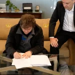 A24     / El Gobierno insiste en debatir la reforma laboral en el Senado y relativiza la protesta de la CGT