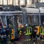 U24   / Descarriló un tranvía en Milán: Dejó 2 muertos y 38 heridos