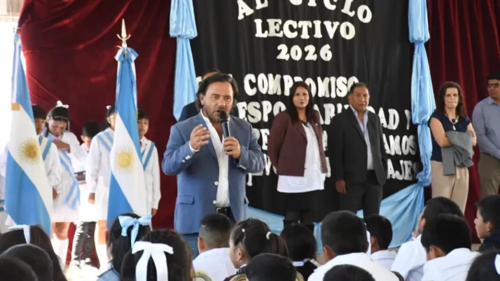 106558-mas-de-350-mil-alumnos-comenzaron-hoy-las-clases-el-gobernador-saenz-inauguro-el-ciclo-lectivo-2026-desde-cachi