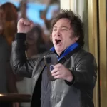 infobae   / Javier Milei celebró el fallo por YPF con críticas a Cristina Kirchner y Kicillof: “Fue una aventura suicida que nos podría haber costado todo”