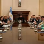 iProfesional  / Ministros y secretarios de Milei duplicaron sus salarios la primera parte del año: cuánto cobra cada uno