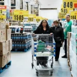 ámbito  / El consumo masivo no para de caer: se hundió un 5,1% en marzo y sufrió la mayor contracción en 14 meses