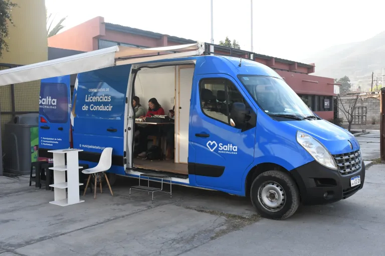 movil-licencias-2-scaled-1-768x512-1 (2)