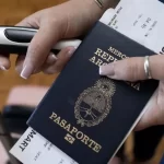 m1  / Oficial: el Gobierno prohíbe el ingreso al país a quienes posterguen la renovación del pasaporte